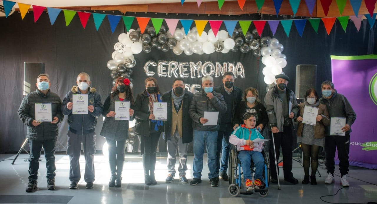 Experiencias exitosas: vecinos y vecinas en situación de discapacidad logran finalizar su proceso de rehabilitación