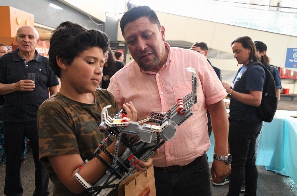 NIÑOS NIÑAS Y ADOLESCENTES RECIBEN CERTIFICACIÓN TRAS SU PARTICIPACIÓN EN TALLER MUNICIPAL DE ROBÓTICA