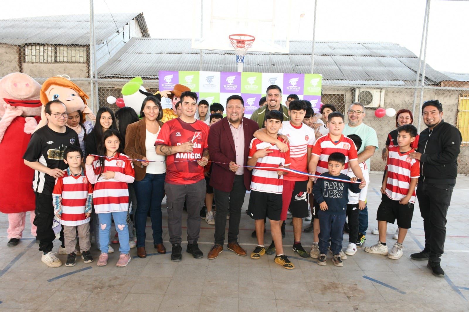 ¡NUEVA Y MEJORADA! LA MULTICANCHA «PASIÓN DE AMIGOS» ES INAUGURADA CON ÉXITO TRAS OBRAS DE MEJORAMIENTO