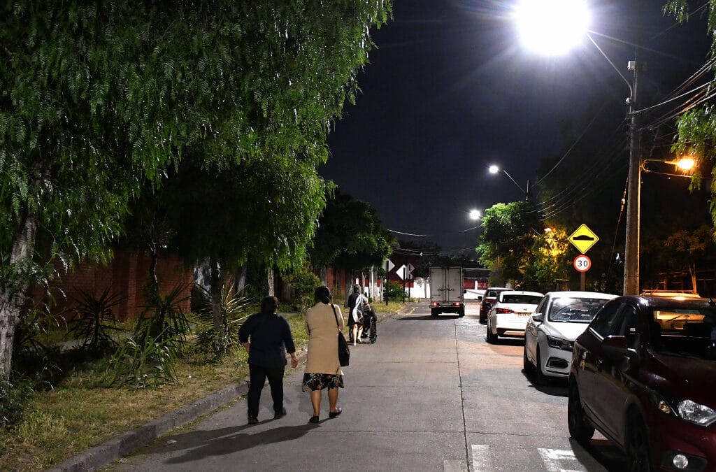 EL BOSQUE AVANZA EN IMPLEMENTACIÓN DE SISTEMA DE «ALUMBRADO PÚBLICO INTELIGENTE»