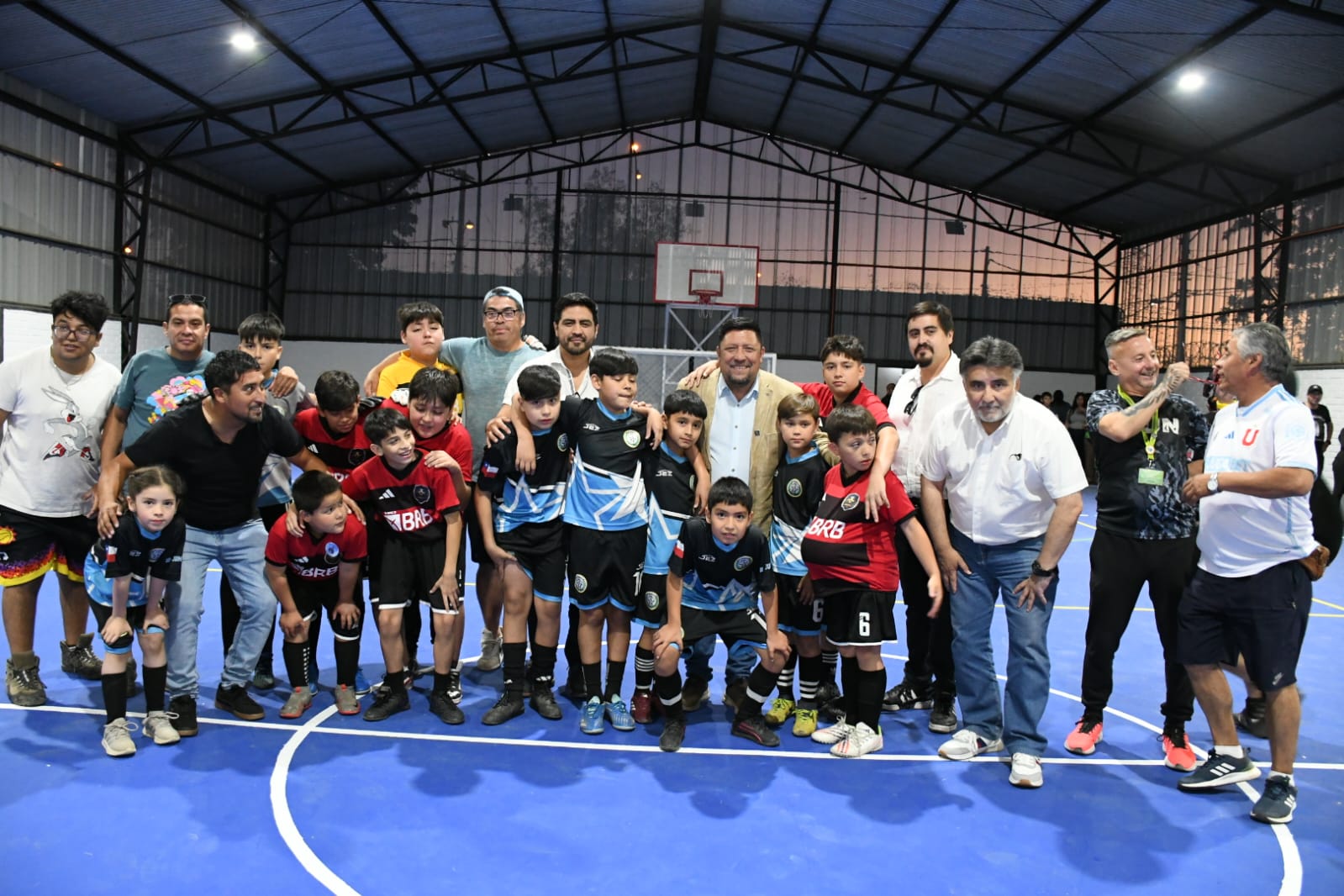 NUEVO POLIDEPORTIVO EN LA POBLACIÓN CAROL URZÚA UNE A LA COMUNIDAD ENTORNO AL DEPORTE Y LA ACTIVIDAD FÍSICA