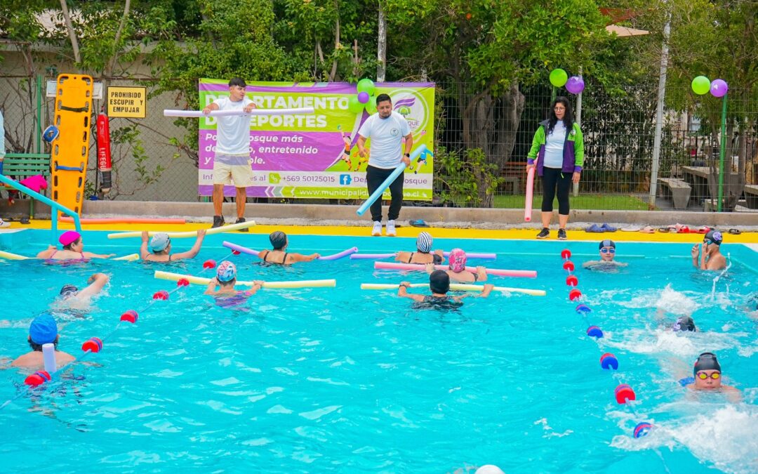 EL BOSQUE PROYECTA ENSEÑAR A NADAR A 2500 VECINOS DE DIFERENTES EDADES ESTE VERANO