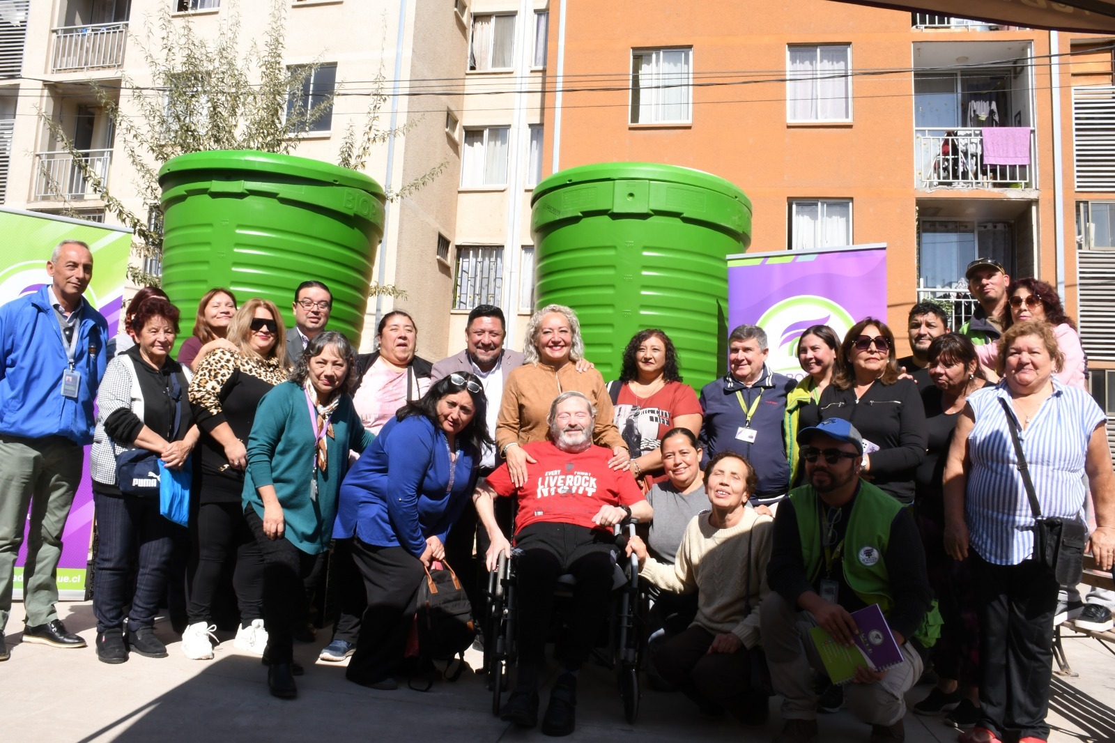 MUNICIPIO ENTREGA ESTANQUES PARA AGUA POTABLE A 13 CONDOMINIOS SOCIALES DEL EJE AVENIDA OCHAGAVÍA