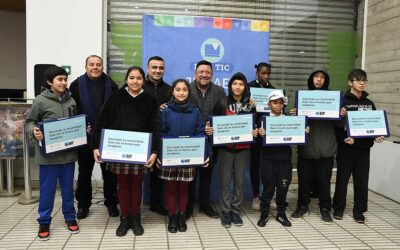 Más de 800 computadores fueron entregados a jóvenes bosquinos que cursan 7° básico