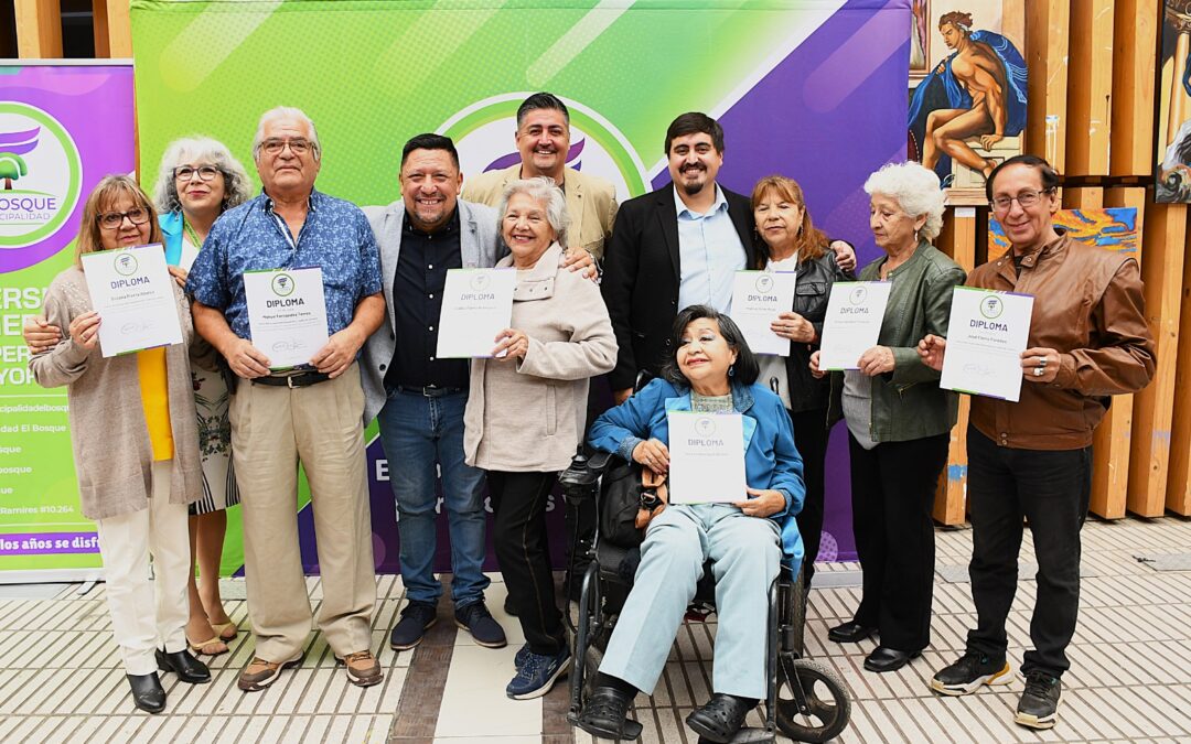 LA UNIVERSIDAD ABIERTA GRADÚA A PERSONAS MAYORES TEMPORADA 2025