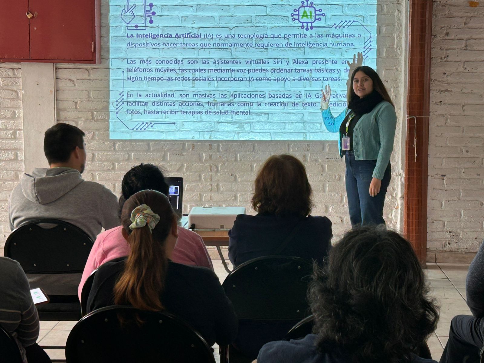 EQUIPOS MUNICIPALES IMPARTEN TALLER DE ALFABETIZACIÓN DIGITAL 2.0